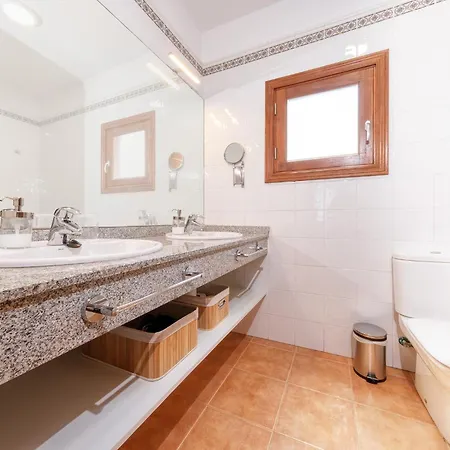 Lanzarote Paradise-private Pool Holiday home *