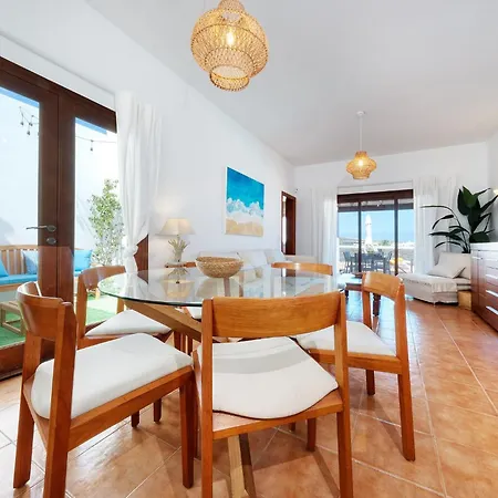 בית נופש Lanzarote Paradise - Private Pool, Air-con And Bbq By Lanzarote *